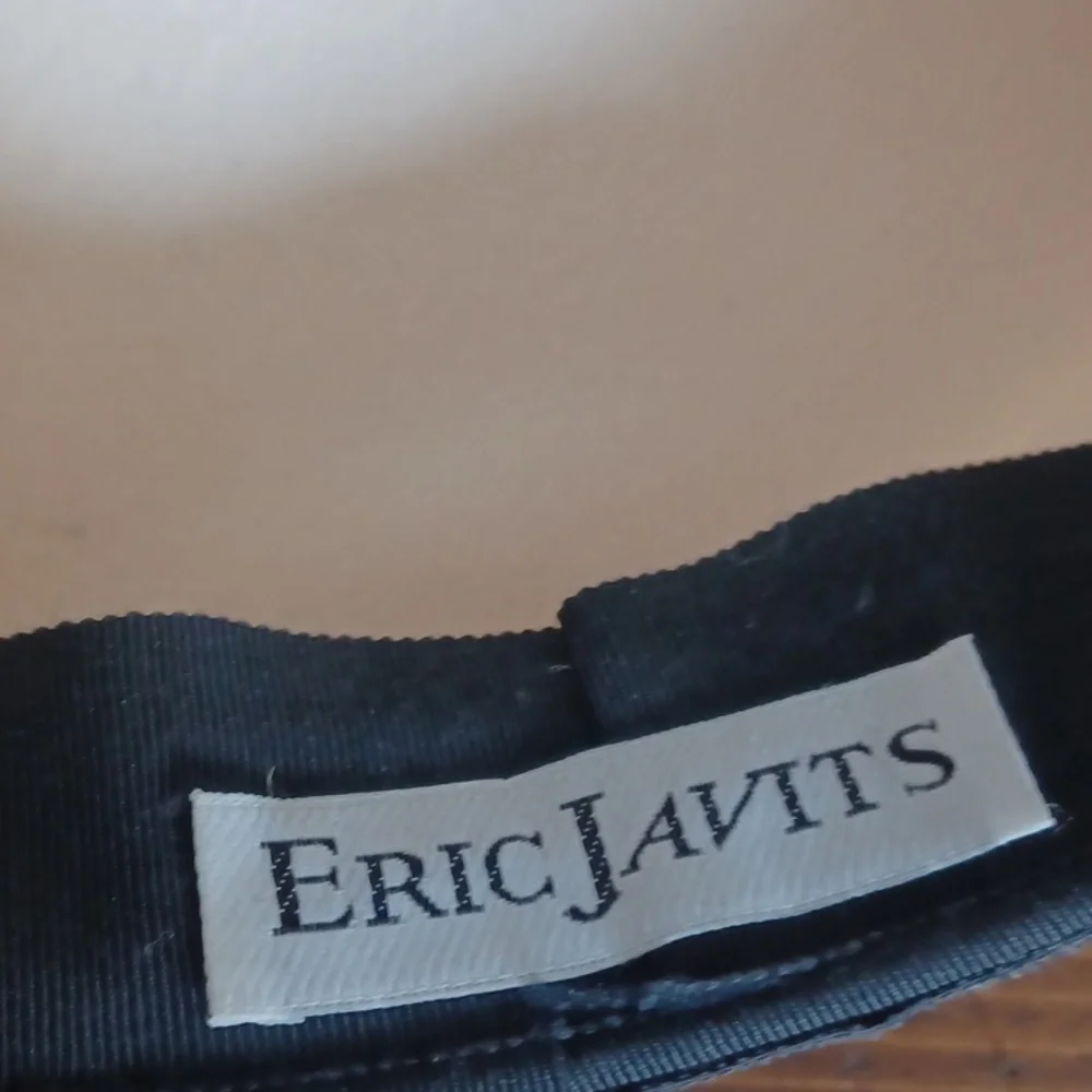 Eric Javits Cream Wool Beret with Black Velvet Flower Trim - Picture 12 of 15